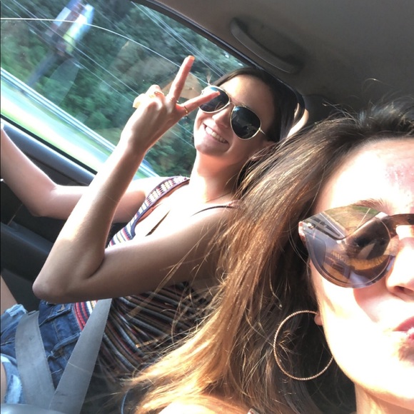 Meet your Posher, Juliana - Picture 1 of 2